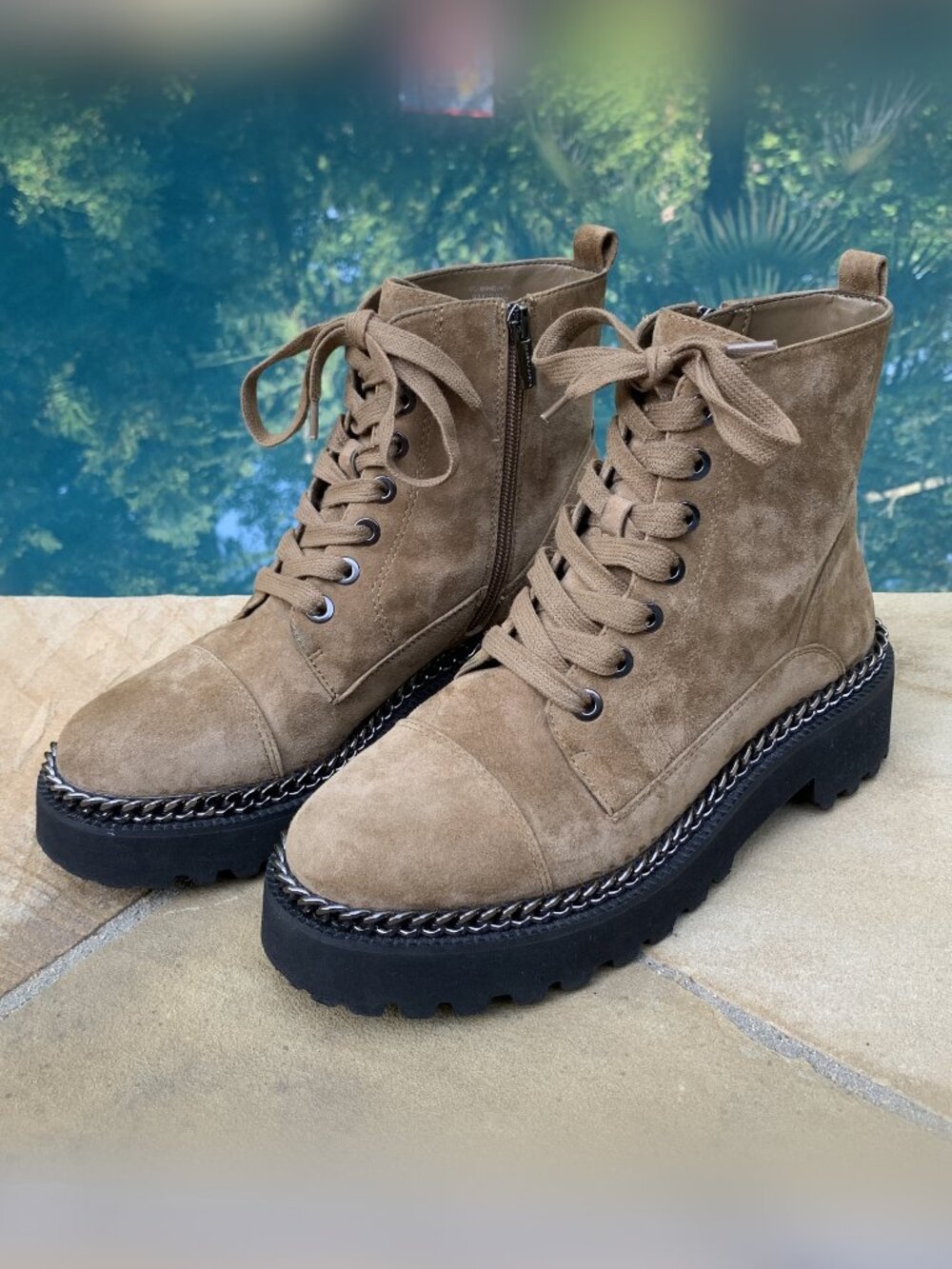 Vince Camuto Mindinta Genuine Suede Lace-Up Lug Sole Boots Sz 8